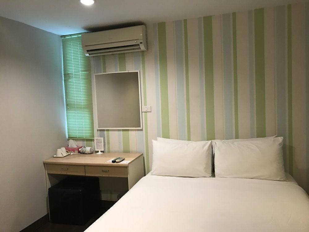 Urban House Hotel Bangkok Exterior foto