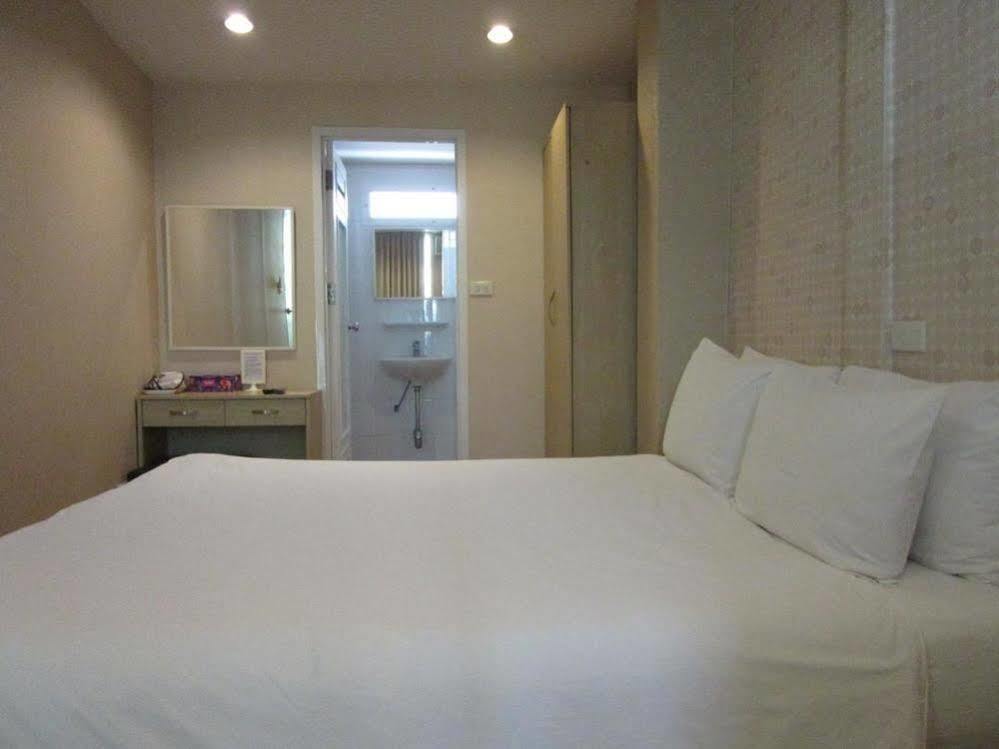 Urban House Hotel Bangkok Exterior foto