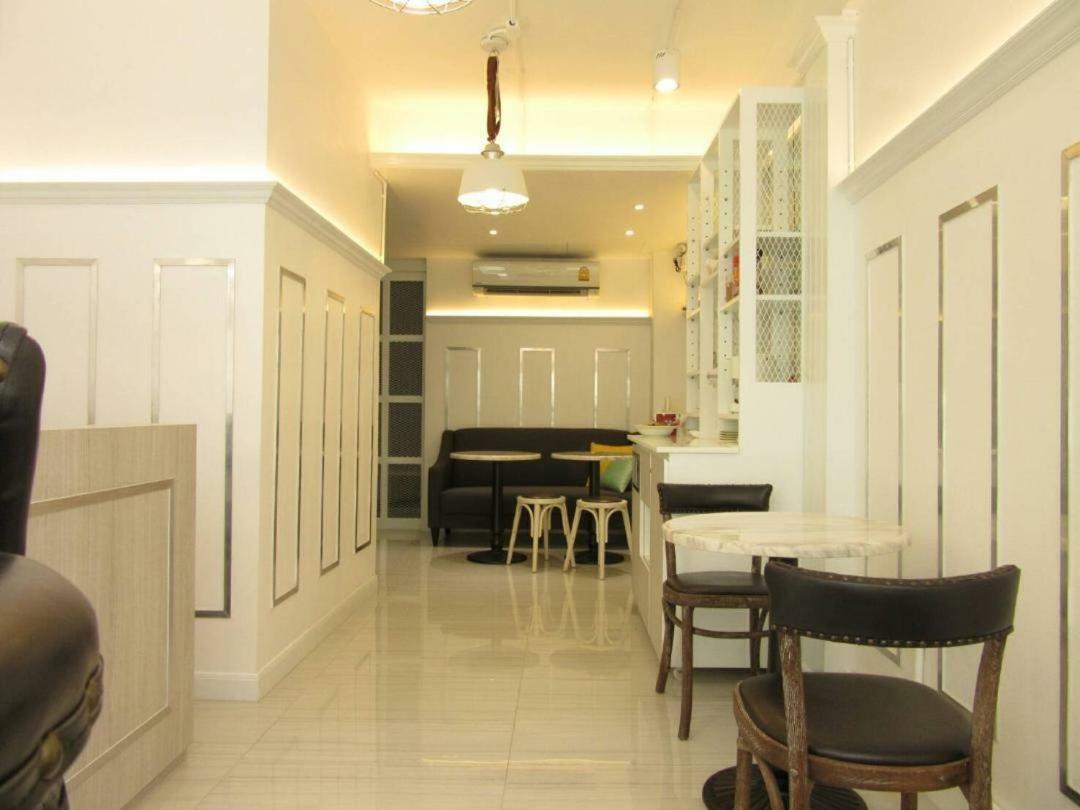 Urban House Hotel Bangkok Exterior foto